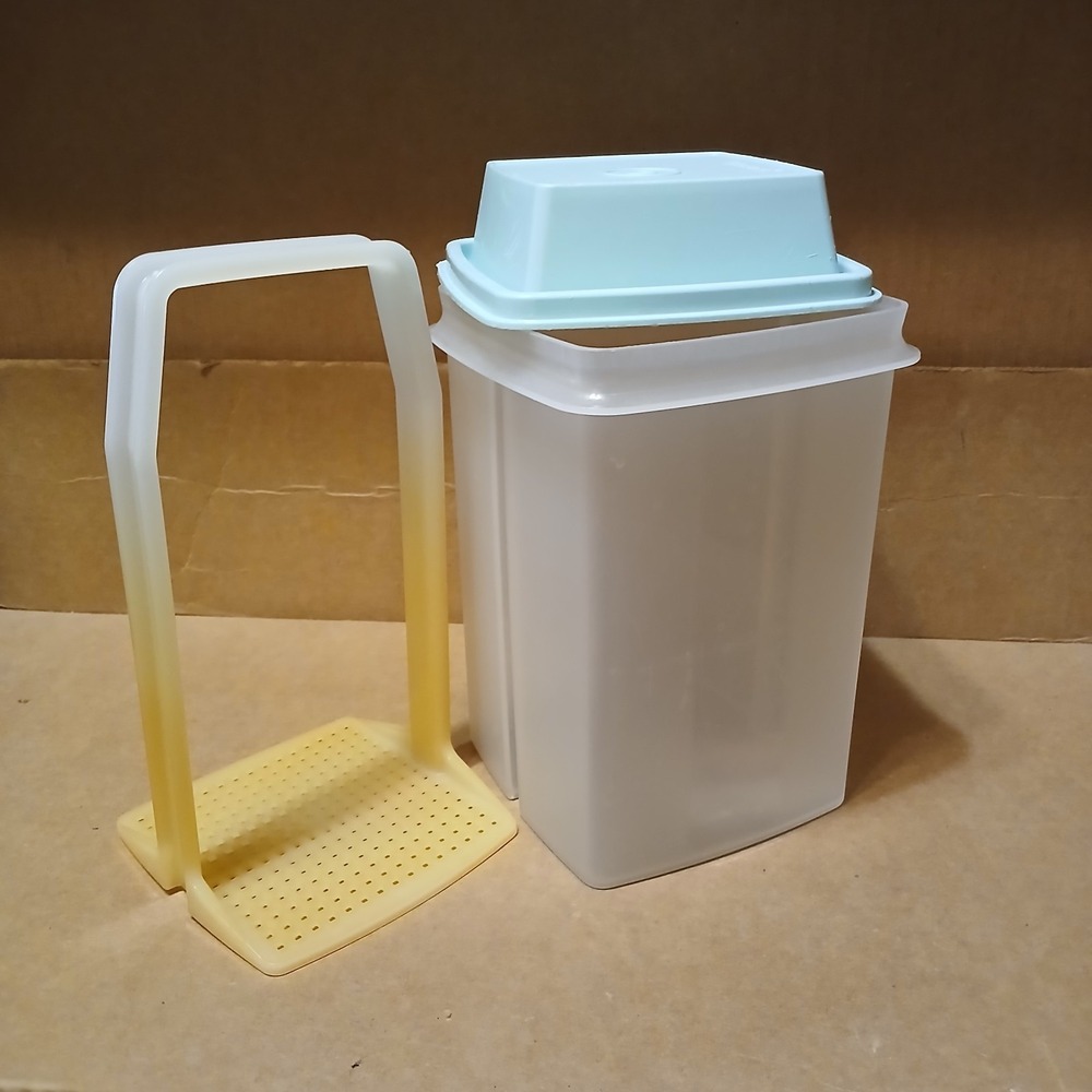 Vintage Tupperware Pick-a-Deli Pickle Keeper Food Storage Container Blue Lid